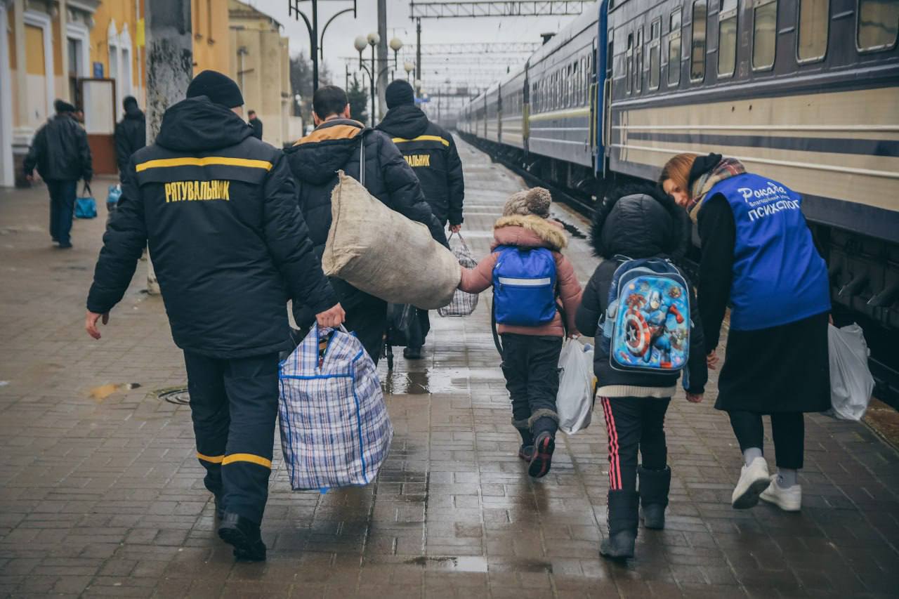 Зустріч евакуаційного потяга на Рівненщині