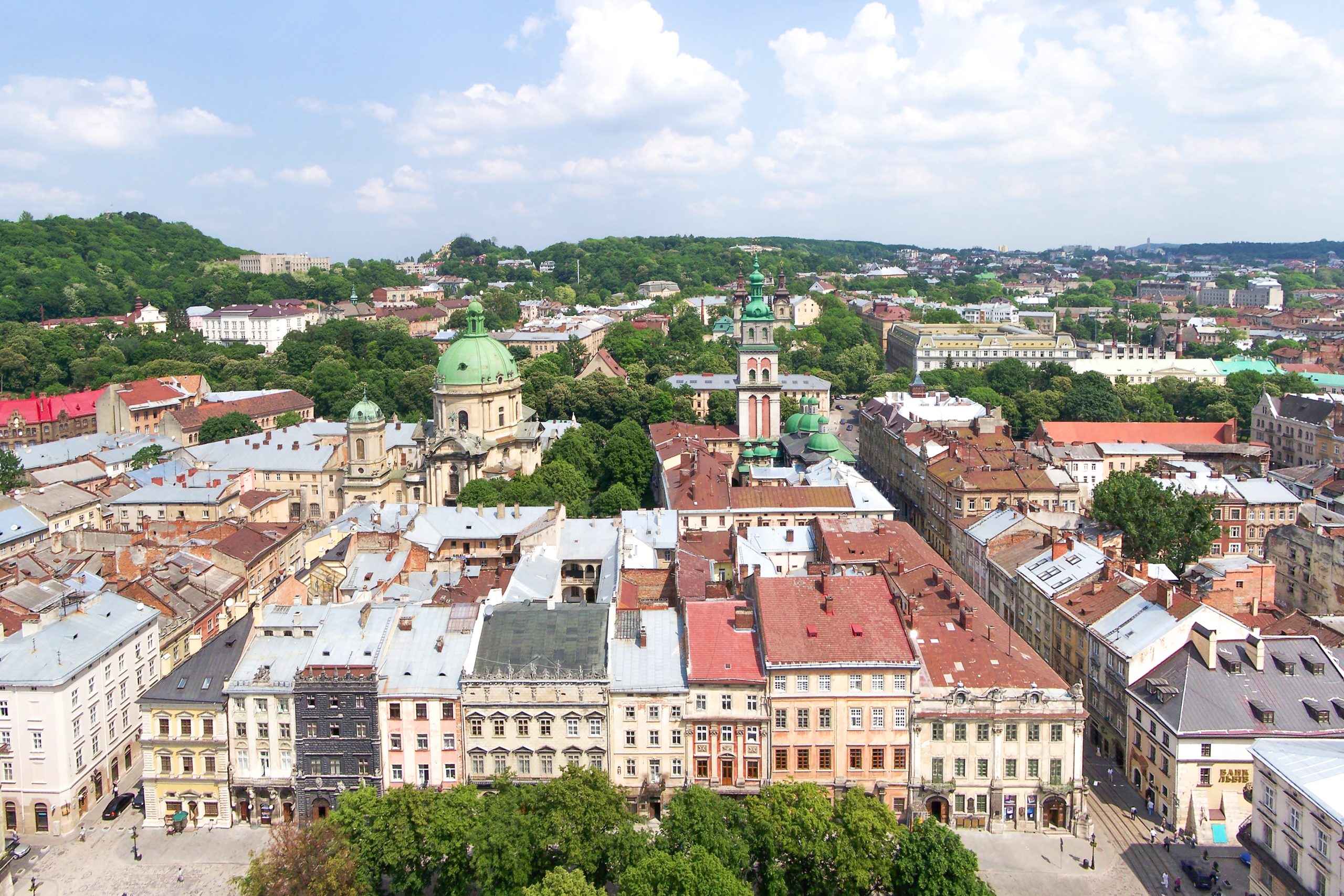 Зустрічі з міжнародними делегаціями, написання грантів й освітні програми: як працює Єврохаб у Львові