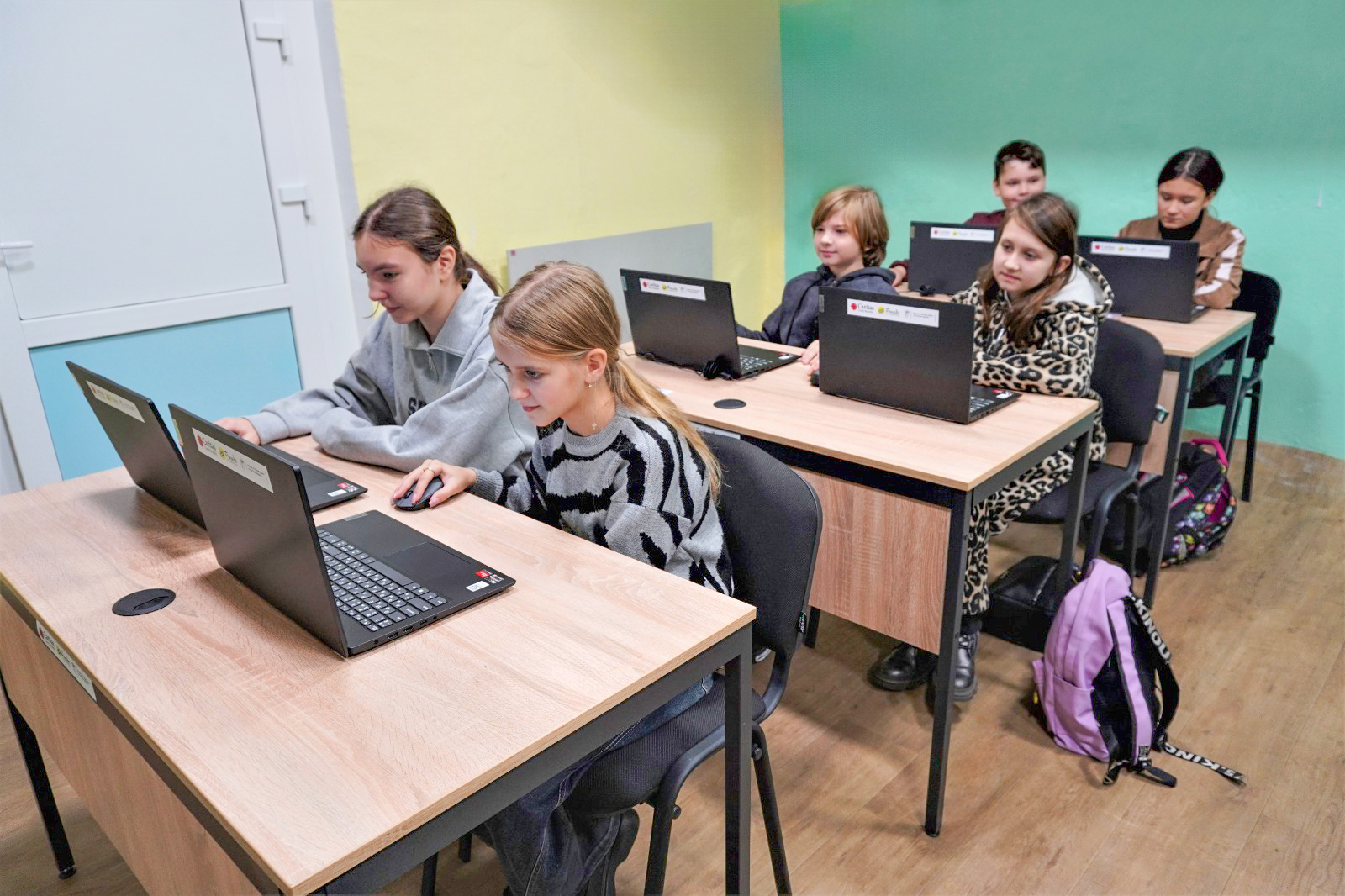 Уроки в безпеці: у Нікопольській гімназії «Рокада» облаштувала безпечну кімнату для занять