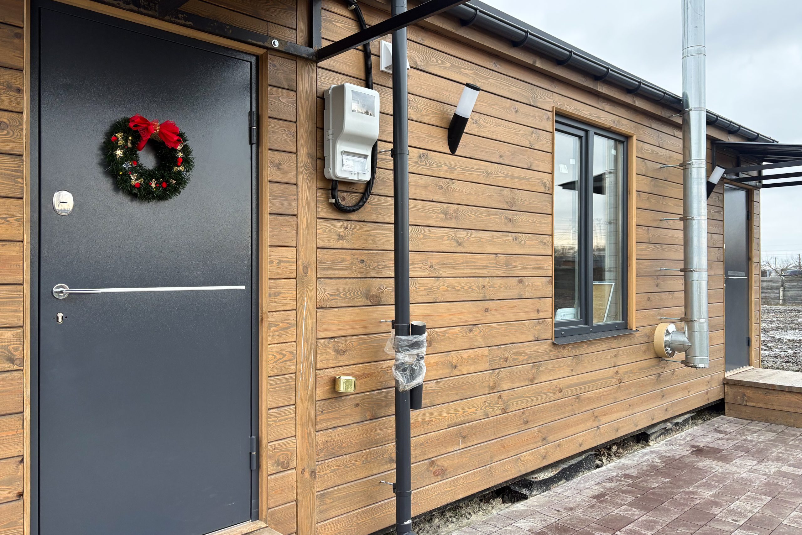 Новий дім для внутрішньо переміщених родин: на Сумщині відкрили модульне містечко